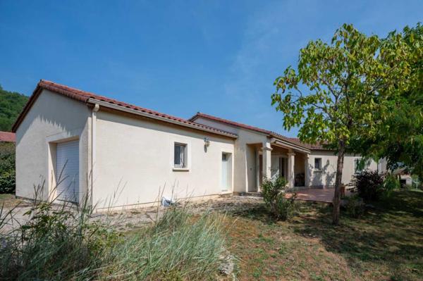 Maison contemporaine - Cazals Secteur Cazals - Agréable Contemporaine de plain-pied avec garage sur 1057 m² arborés proche commerces