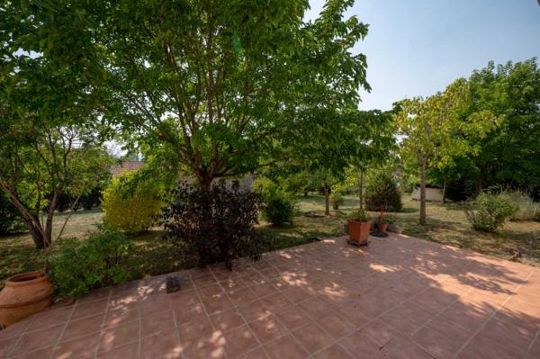 Maison contemporaine - Cazals Secteur Cazals - Agréable Contemporaine de plain-pied avec garage sur 1057 m² arborés proche commerces