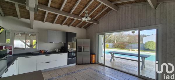 Maison à vendre 4 pièces 200 m² Le Pian-Médoc