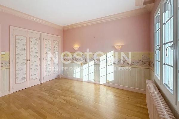 Grande Maison individuelle de 6 Pièces 4 chambres avec dépendances - 69500 BRON