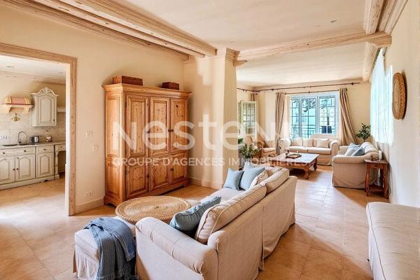 Grande Maison individuelle de 6 Pièces 4 chambres avec dépendances - 69500 BRON