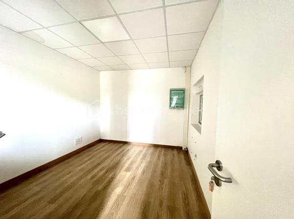 Local d activites de 280 m²