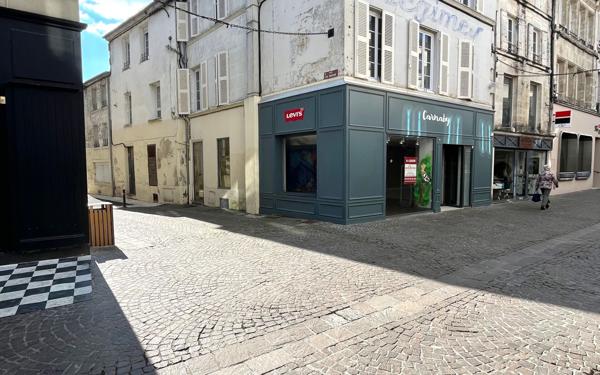 Maison à vendre    7 pièces •  Cognac