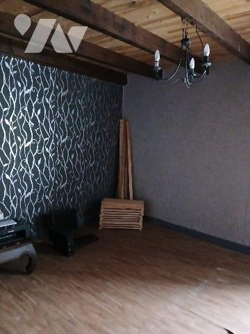 Maison d'habitation avec grange, terrasse couverte, cour et jardin attenant sur LA CHAMBONIE 42440