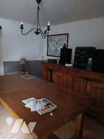 Maison d'habitation avec grange, terrasse couverte, cour et jardin attenant sur LA CHAMBONIE 42440