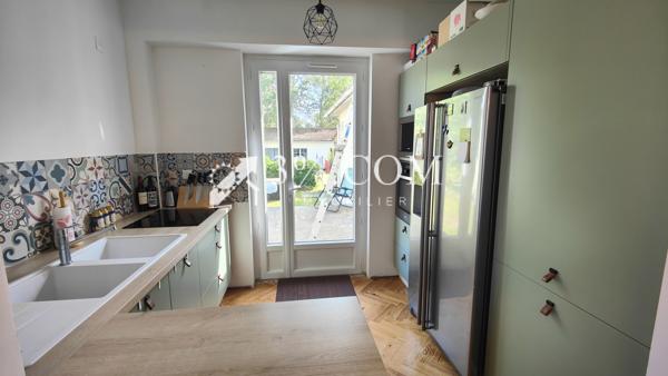 Maison
                                                                                                                                                                                                                                                                                                                        5 pièce(s)                                                                                                                                                                                                          4 chambre(s)                                                                                                                                                                                                          107.8  m²