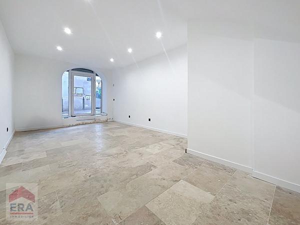 A louer Local commercial Marseille 13002 panier place de lenche