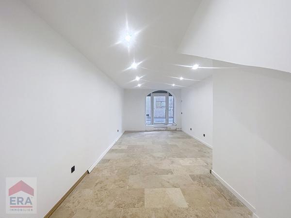 A louer Local commercial Marseille 13002 panier place de lenche