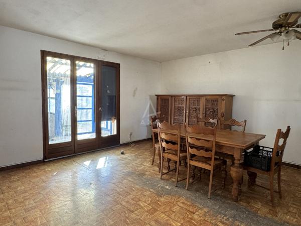 ANGOULEME - St CYBARD : maison F4 de plain pied avec jardin et garage.