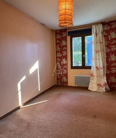 ANGOULEME - St CYBARD : maison F4 de plain pied avec jardin et garage.