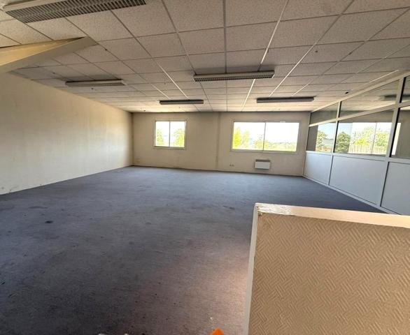 Location / Local Industriel / Bâtiment à Évreux (27000)