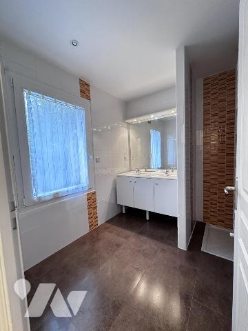 VANNES (56) A VENDRE GRANDE MAISON  DE 2008