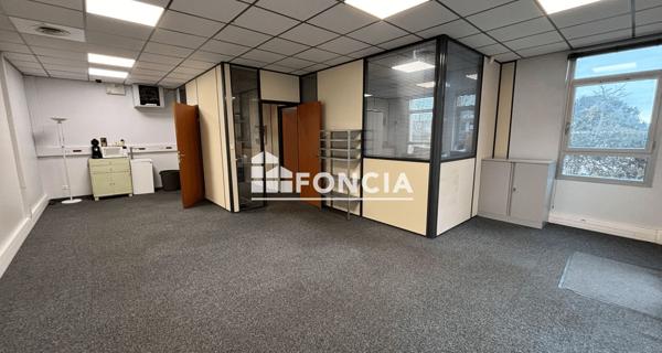 À vendre Local commercial 88.82 m² - Aix-en-provence 13290