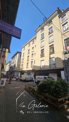 GRAND STUDIO HYPER CENTRE DE GRENOBLE IDEAL POUR INVESTISSEUR