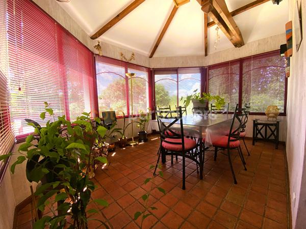 Vente
                Maison226 m² - 7 Pièces -
                    POITIERS (86000)