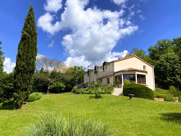 Vente
                Maison226 m² - 7 Pièces -
                    POITIERS (86000)