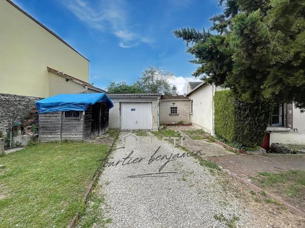 Maison aux beaux volumes, proche de Longueville!