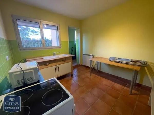 Appartement à louer 2 pièces 61.89m² Istres (13800)