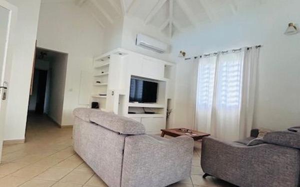 Maison à louer    4 pièces •  Petit-Bourg