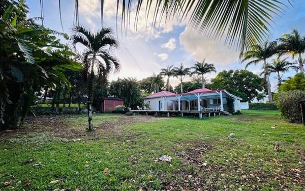 Maison à louer    4 pièces •  Petit-Bourg