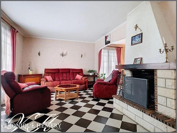 Pavillon 4 chambres et 1 bureau avec cave, jardin et double garage