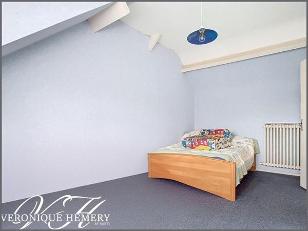 Pavillon 4 chambres et 1 bureau avec cave, jardin et double garage