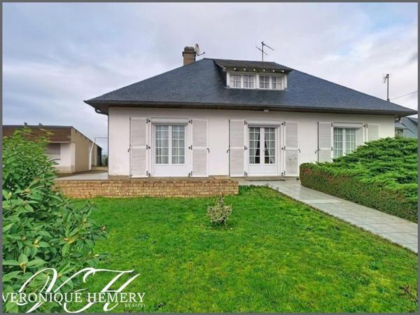 Pavillon 4 chambres et 1 bureau avec cave, jardin et double garage