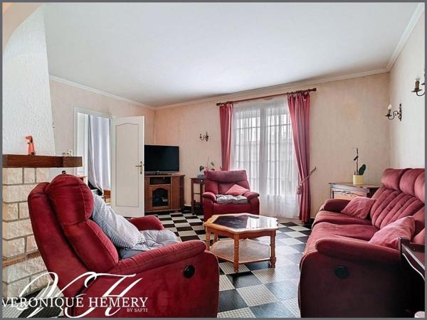 Pavillon 4 chambres et 1 bureau avec cave, jardin et double garage