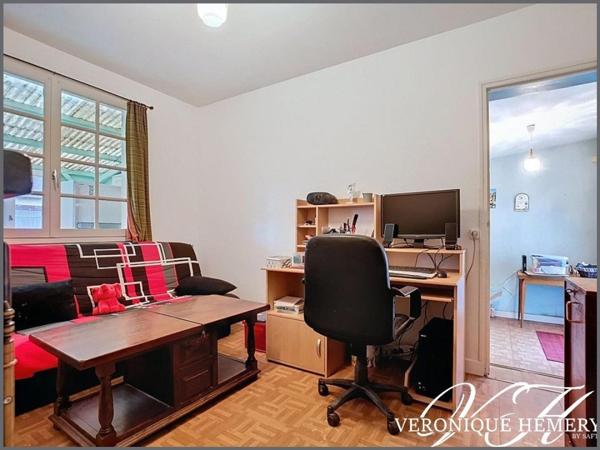 Pavillon 4 chambres et 1 bureau avec cave, jardin et double garage