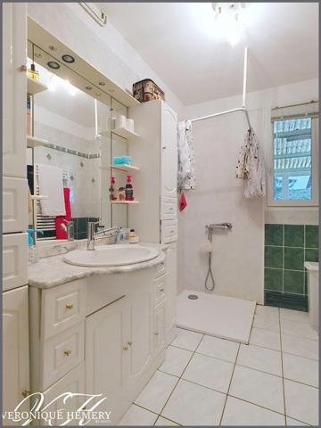 Pavillon 4 chambres et 1 bureau avec cave, jardin et double garage