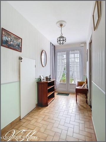 Pavillon 4 chambres et 1 bureau avec cave, jardin et double garage