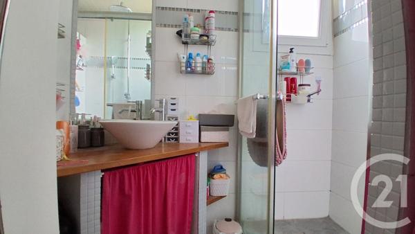 Appartement T4 à vendre  4 pièces - 68 m 2   MARSEILLE  - 13015