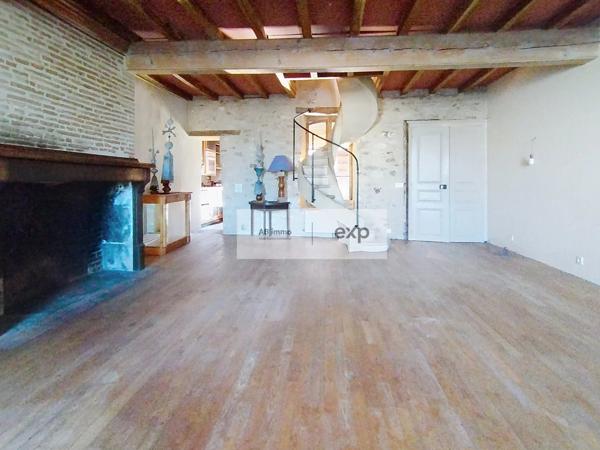 Maison de village en pierre, 150 m² habitables, volumes et cachet, Montpezat-de-Quercy (82)