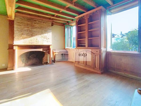 Maison de village en pierre, 150 m² habitables, volumes et cachet, Montpezat-de-Quercy (82)