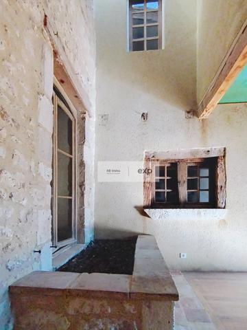 Maison de village en pierre, 150 m² habitables, volumes et cachet, Montpezat-de-Quercy (82)