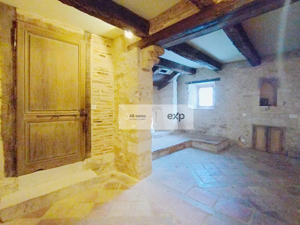Maison de village en pierre, 150 m² habitables, volumes et cachet, Montpezat-de-Quercy (82)