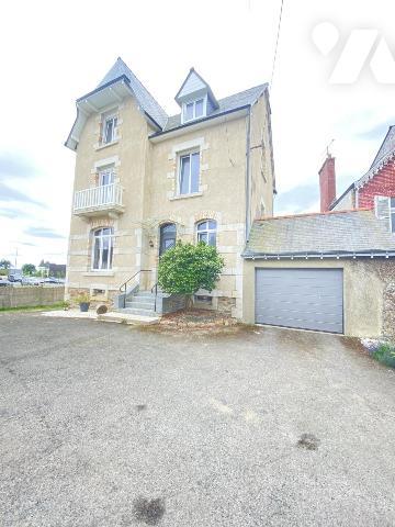 LOUDEAC HYPER CENTRE  Maison en pierre