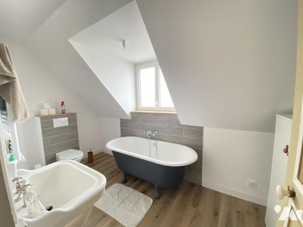 LOUDEAC HYPER CENTRE  Maison en pierre