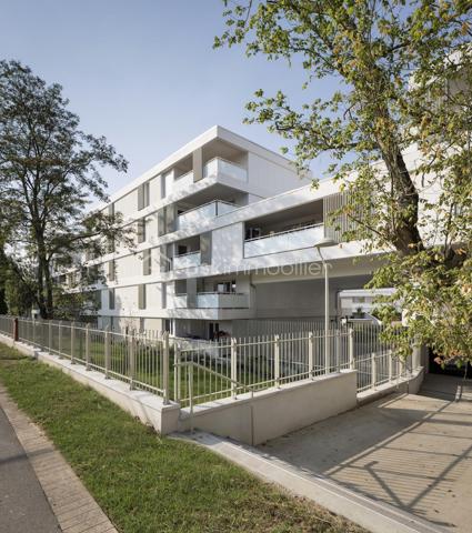 Opportunité rare à Blagnac !
Emplacement stratégique, future station de métro ligne C, pôle d'échanges multimodal reliant métro, tramway et liaison direct aéroport,
Accès rapide aux sites AIRBUS / AEROPORT / CENTRE VILLE TOULOUSE 
Situé au 2eme et dernier étage d'une résidence sécurisée et arborée, cet appartement séduit par sa luminosité, sa vue dégagée et sa superbe loggia de 25m², véritable pièce de vie supplémentaire !
L'appartement dispose d'un séjour avec cuisine ouverte de 21,5m², une chambre de 12m², ainsi qu'une salle de bain avec WC.
Une place de parking en sous-sol sécurisée vient compléter l'ensemble.
Le bien est actuellement loué, permettant à son futur acquéreur de bénéficier immédiatement d'un investissement locatif ( rentabilité locative brute de 4,2% ) investissement patrimonial sécurisé dans un secteur à fort potentiel.

Bail en cours jusqu'en novembre 2027 

Un appartement qui coche toutes les cases ! A découvrir sans tarder.