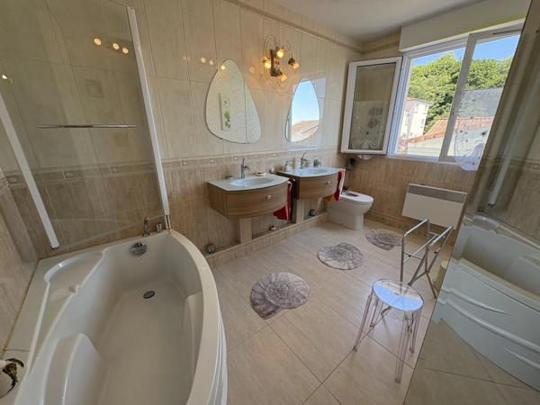 Viager occupé sans rente (100% Bouquet) situé proche Mairie de St Médard en Jalles (33160) / VIAGER ETHIQUE by EXP REALTY