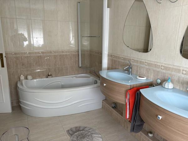 Viager occupé sans rente (100% Bouquet) situé proche Mairie de St Médard en Jalles (33160) / VIAGER ETHIQUE by EXP REALTY