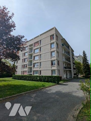 Au 3éme étage d'une résidence avec ascenseur, spacieux appartement de type 4 d'une surface de 105m²
