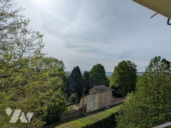 Au 3éme étage d'une résidence avec ascenseur, spacieux appartement de type 4 d'une surface de 105m²