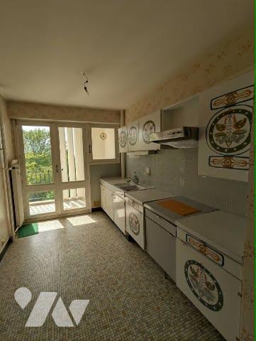 Au 3éme étage d'une résidence avec ascenseur, spacieux appartement de type 4 d'une surface de 105m²