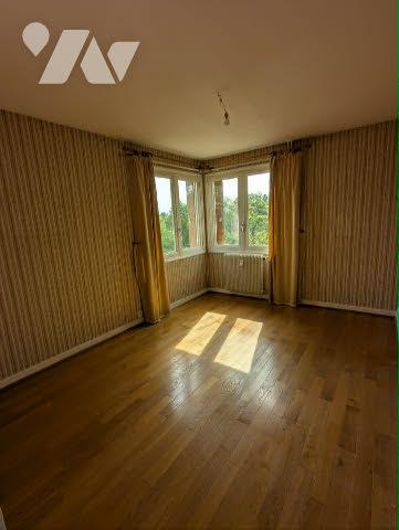 Au 3éme étage d'une résidence avec ascenseur, spacieux appartement de type 4 d'une surface de 105m²