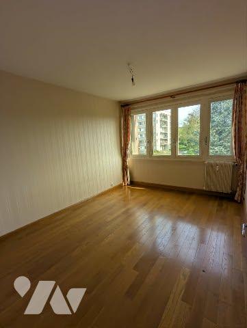 Au 3éme étage d'une résidence avec ascenseur, spacieux appartement de type 4 d'une surface de 105m²