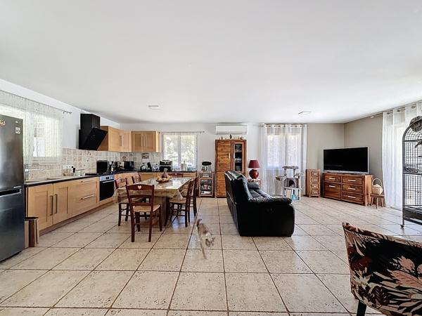 Maison
         5 pièces
        - 134 m² Exclusivité 445 000 € *