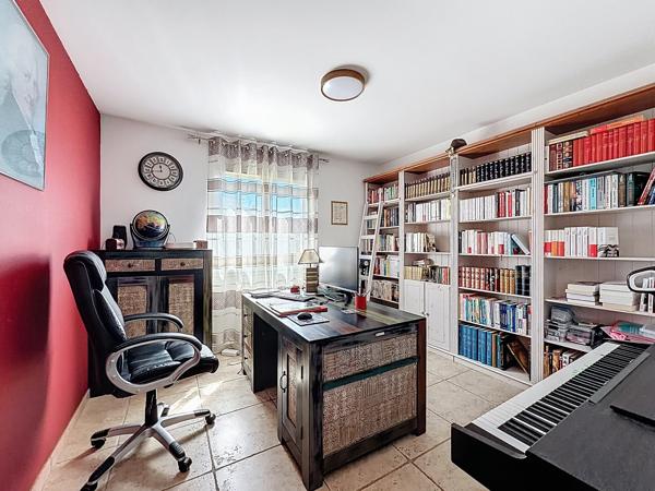 Maison
         5 pièces
        - 134 m² Exclusivité 445 000 € *