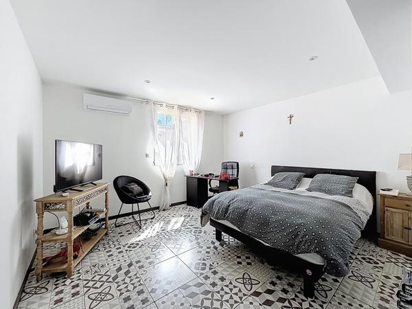 Maison
         5 pièces
        - 134 m² Exclusivité 445 000 € *
