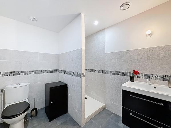 Maison
         5 pièces
        - 134 m² Exclusivité 445 000 € *